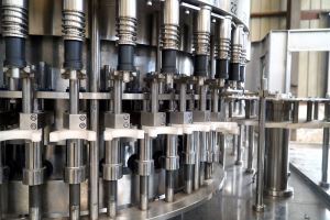 Machine de remplissage de bouteilles d'eau